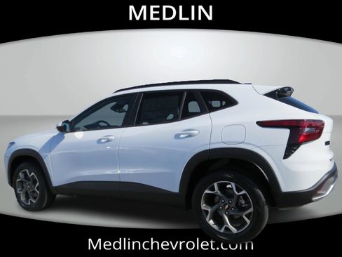 New 2026 Chevrolet Trax LT w/ LT Convenience Package FWD image 6