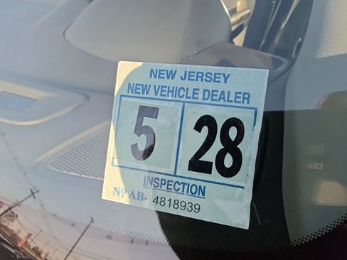 Used 2023 Chevrolet Equinox LT image 38