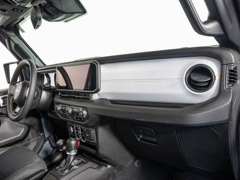 Used 2024 Jeep Wrangler Unlimited Sport AWD/4WD image 17