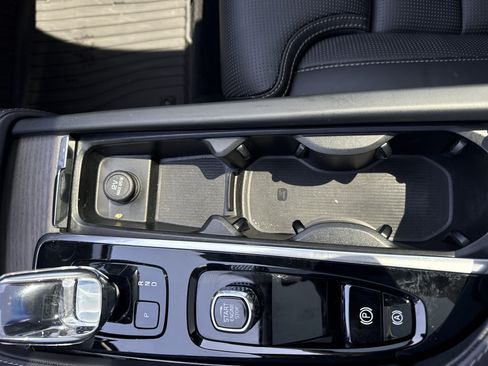 Certified 2024 Volvo XC90 B6 Ultimate w/ Lounge Package AWD/4WD image 8