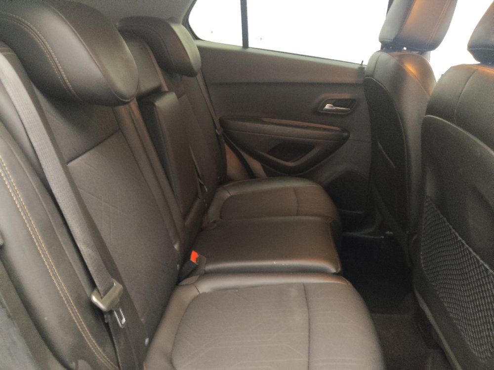 Used 2021 Chevrolet Trax LT w/ Driver Confidence Package FWD image 19
