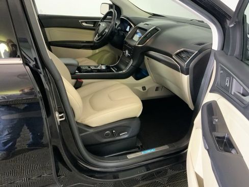 Used 2019 Ford Edge Titanium image 25