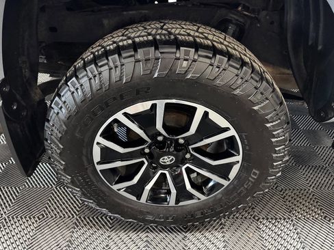 Used 2020 Toyota Tacoma TRD Sport w/ Technology Package image 17