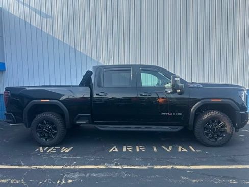 Used 2026 GMC Sierra 2500 AT4 AWD/4WD image 2