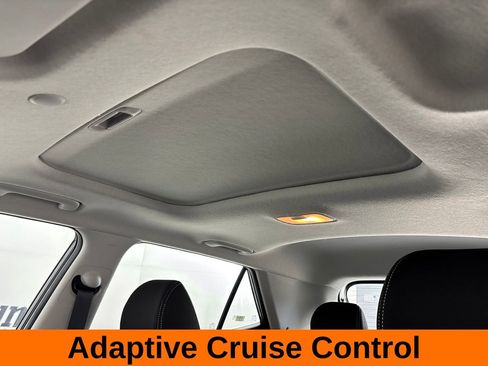 Used 2025 Hyundai Venue SEL FWD image 11