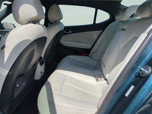 Certified 2025 Genesis G70 2.5T image 13