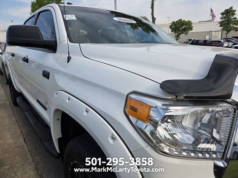 Used 2017 Toyota Tundra SR5 w/ SR5 Upgrade Package AWD/4WD image 3