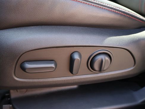 Used 2022 Chevrolet Equinox RS w/ Infotainment Package image 10