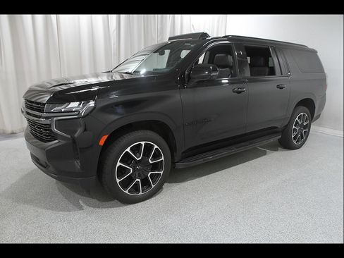 Used 2022 Chevrolet Suburban RST w/ Luxury Package AWD/4WD image 3