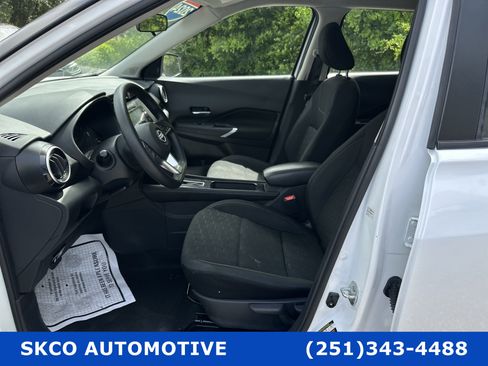 Used 2024 Nissan Kicks SV image 11