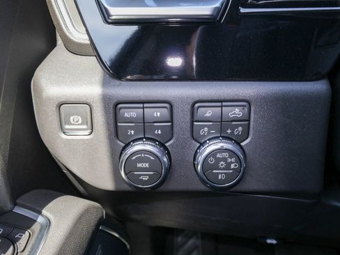 New 2026 GMC Sierra 1500 SLT image 24