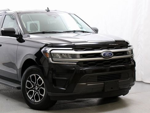Used 2024 Ford Expedition Max XLT image 2