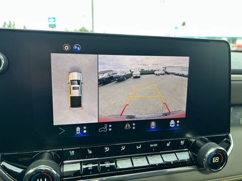 Used 2025 Chevrolet Colorado ZR2 w/ Technology Package AWD/4WD image 20