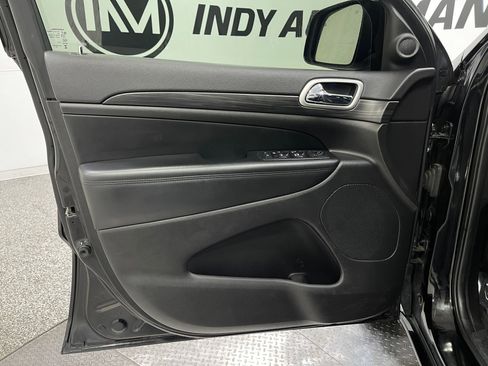 Used 2019 Jeep Grand Cherokee Altitude image 15