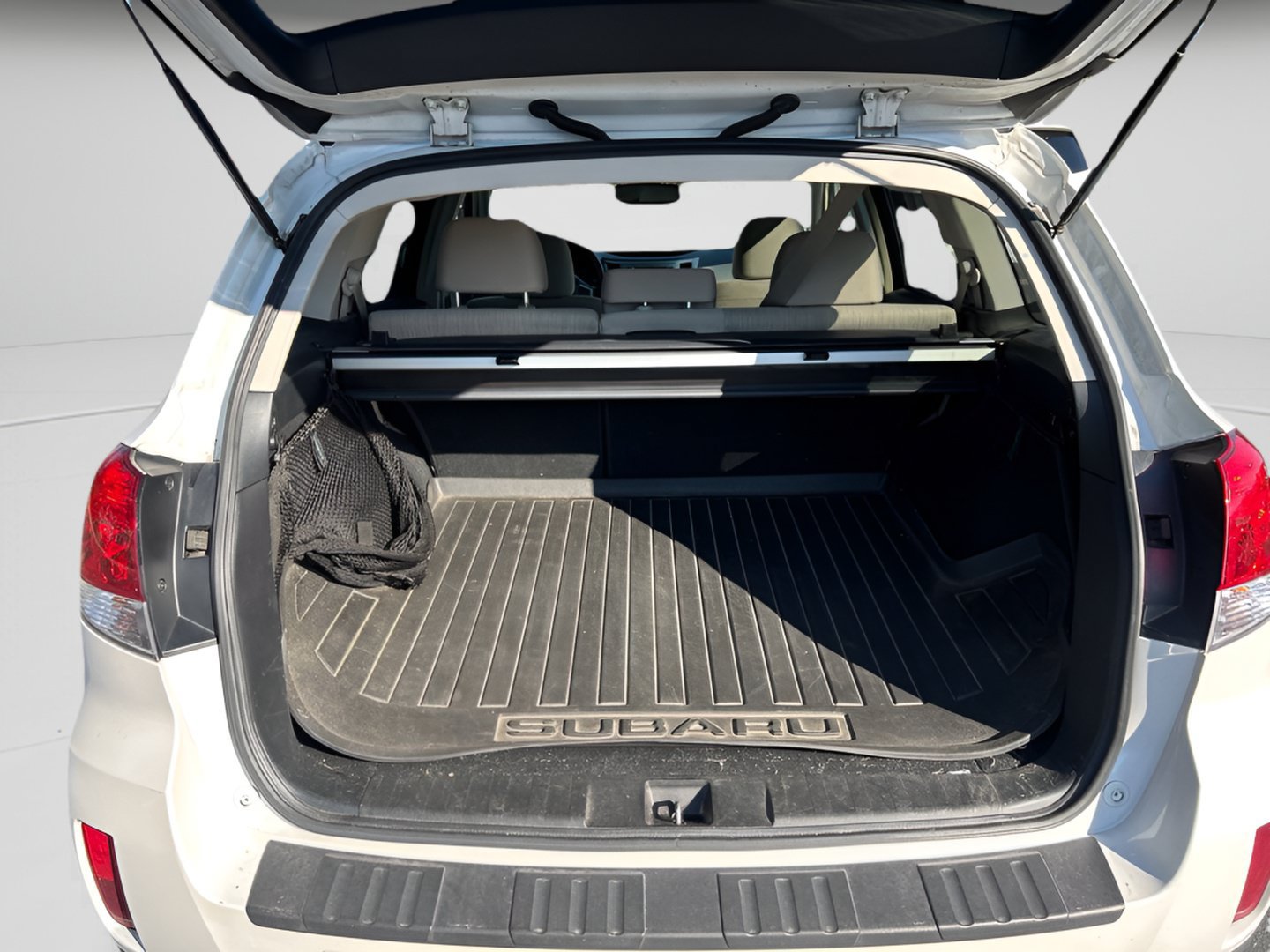 Used 2013 Subaru Outback 2.5i Premium AWD/4WD image 11