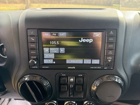 Used 2017 Jeep Wrangler Unlimited Rubicon AWD/4WD image 22