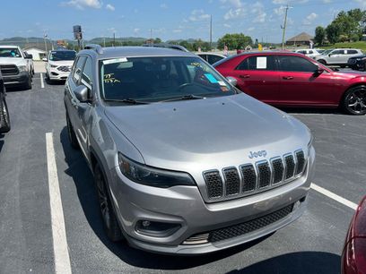 Used 2019 Jeep Cherokee Latitude Plus w/ Comfort/Convenience Group