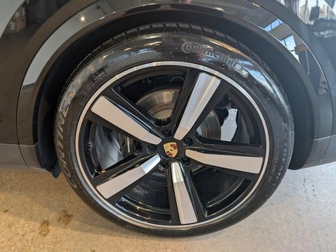 Used 2024 Porsche Cayenne Coupe image 8