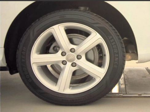 Used 2017 Audi Q5 2.0T Premium Plus w/ Technology Package AWD/4WD image 18