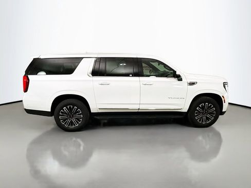 Used 2025 GMC Yukon XL Elevation AWD/4WD image 12
