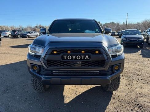 Used 2020 Toyota Tacoma TRD Off-Road w/ Technology Package image 9