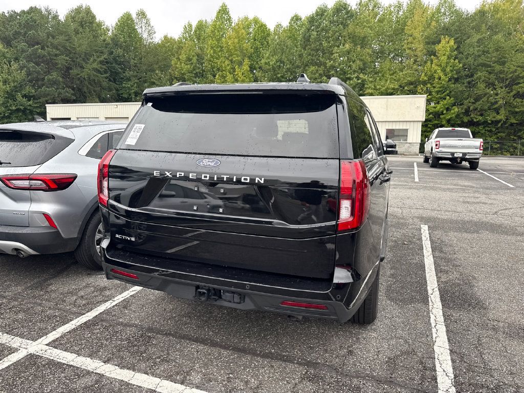 Used 2025 Ford Expedition Active AWD/4WD image 16