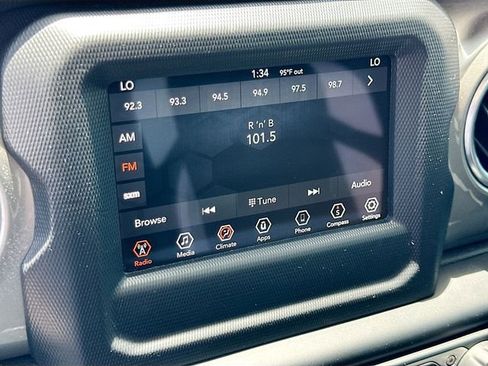 Used 2020 Jeep Wrangler Unlimited Sahara AWD/4WD image 14