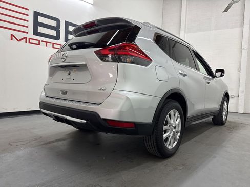 Used 2017 Nissan Rogue SV w/ SV Family Package image 9