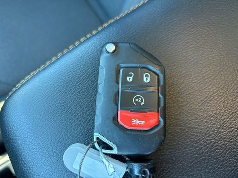 Used 2025 Jeep Wrangler Unlimited Sahara AWD/4WD image 21