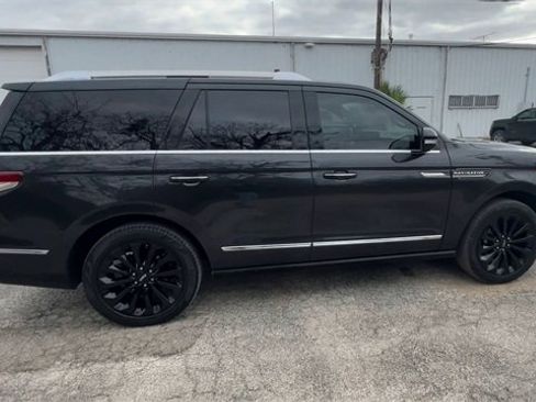 Used 2023 Lincoln Navigator Reserve image 9