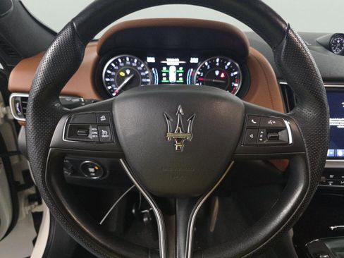 Used 2022 Maserati Levante GT image 10