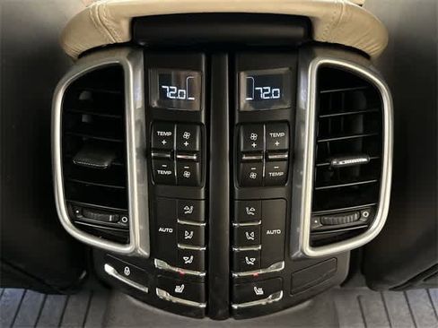 Used 2017 Porsche Cayenne Turbo image 19