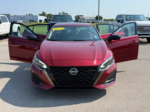 Used 2024 Nissan Altima 2.5 SR w/ SR Premium Package FWD image 23