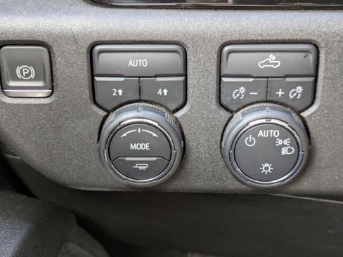 Used 2023 Chevrolet Silverado 1500 LT image 14