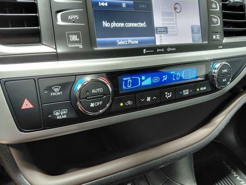Used 2019 Toyota Highlander Limited Platinum AWD/4WD image 43