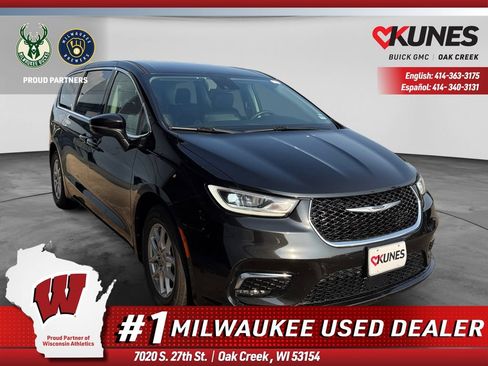Used 2023 Chrysler Pacifica Touring-L FWD image 1