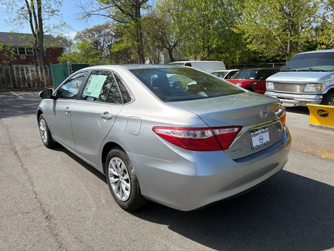 Used 2017 Toyota Camry LE FWD image 40