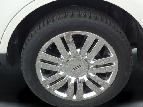 Used 2010 Lincoln MKX AWD image 9