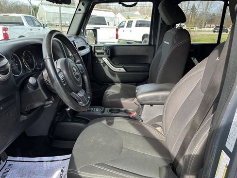 Used 2017 Jeep Wrangler Unlimited Rubicon w/ Dual Top Group image 17