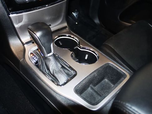 Used 2019 Jeep Grand Cherokee Altitude AWD/4WD image 39