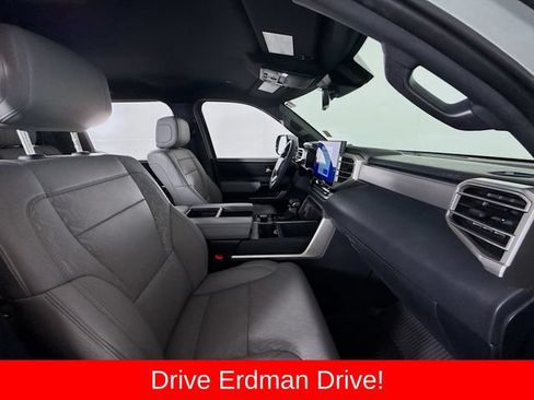 Used 2025 Toyota Tundra Limited AWD/4WD image 25