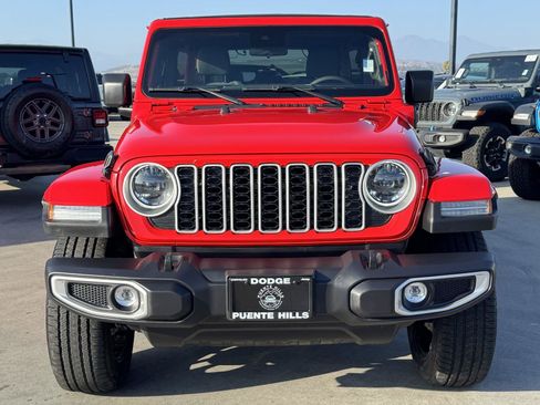 Certified 2025 Jeep Wrangler Unlimited Sahara w/ Safety Group AWD/4WD image 3
