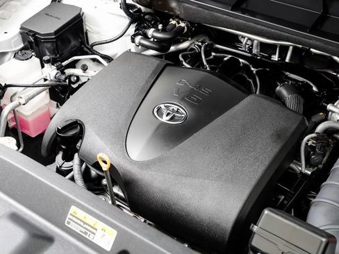 Used 2022 Toyota Highlander L image 28