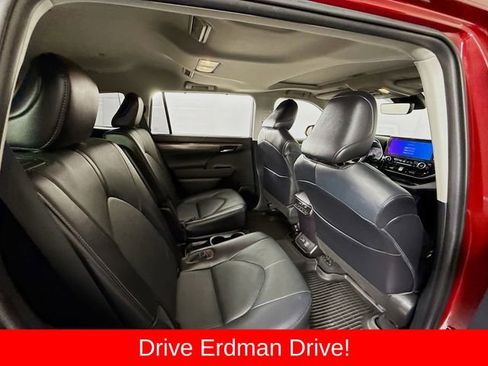 Used 2023 Toyota Highlander Limited image 29