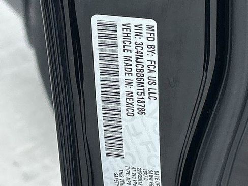 Certified 2021 Jeep Compass Latitude FWD image 31