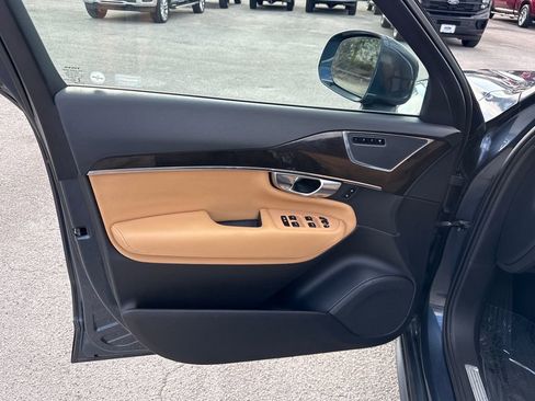 Used 2018 Volvo XC90 T6 Momentum w/ Convenience Package image 10