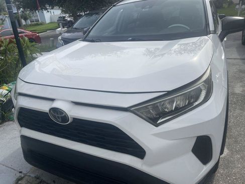 Used 2019 Toyota RAV4 LE FWD image 1