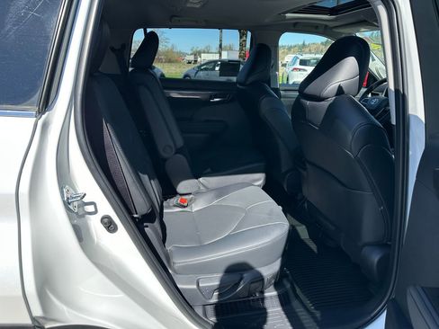 New 2026 Toyota Highlander Limited image 14