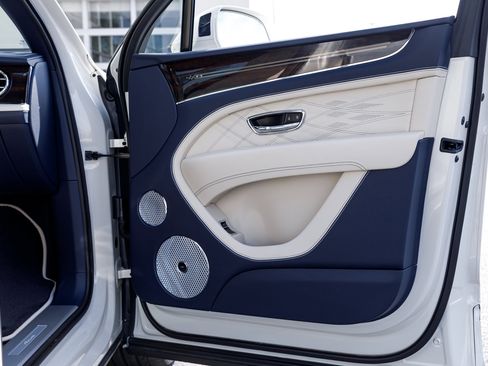 Used 2023 Bentley Bentayga Extended Wheelbase image 53