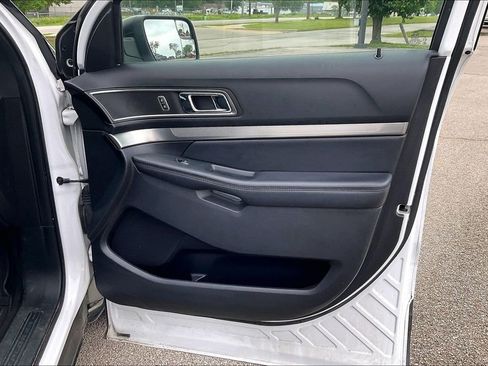 Used 2018 Ford Explorer XLT FWD image 22